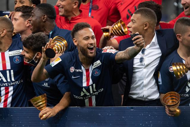 法甲晒梅西世界杯回应C罗：他在38度高温下踢球